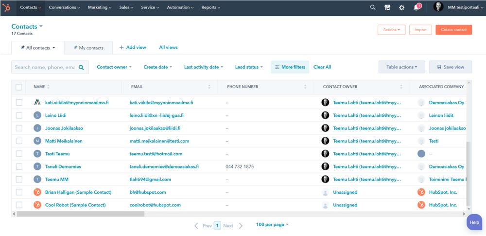 Kuvakaappaus HubSpotin kontaktinäkymästä. HubSpotissa sekä kontakteista, että yrityksistä löytyy omat koontinäkymät.